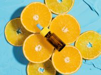 C-vitamiini kasvoseerumeissa – 5 vaikutusta ja 5 tuotetta